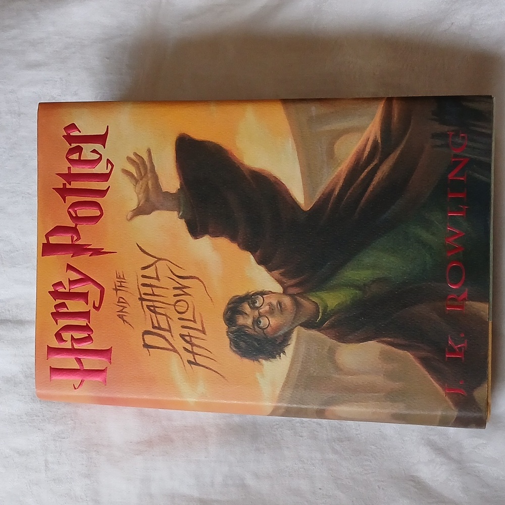 Harry Potter and the Deathly Hallows First Edition 2007 Hardcover Book